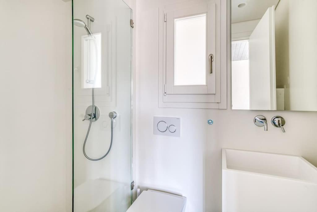 Villa Lampsi - Spacious & Modern Isterni  외부 사진