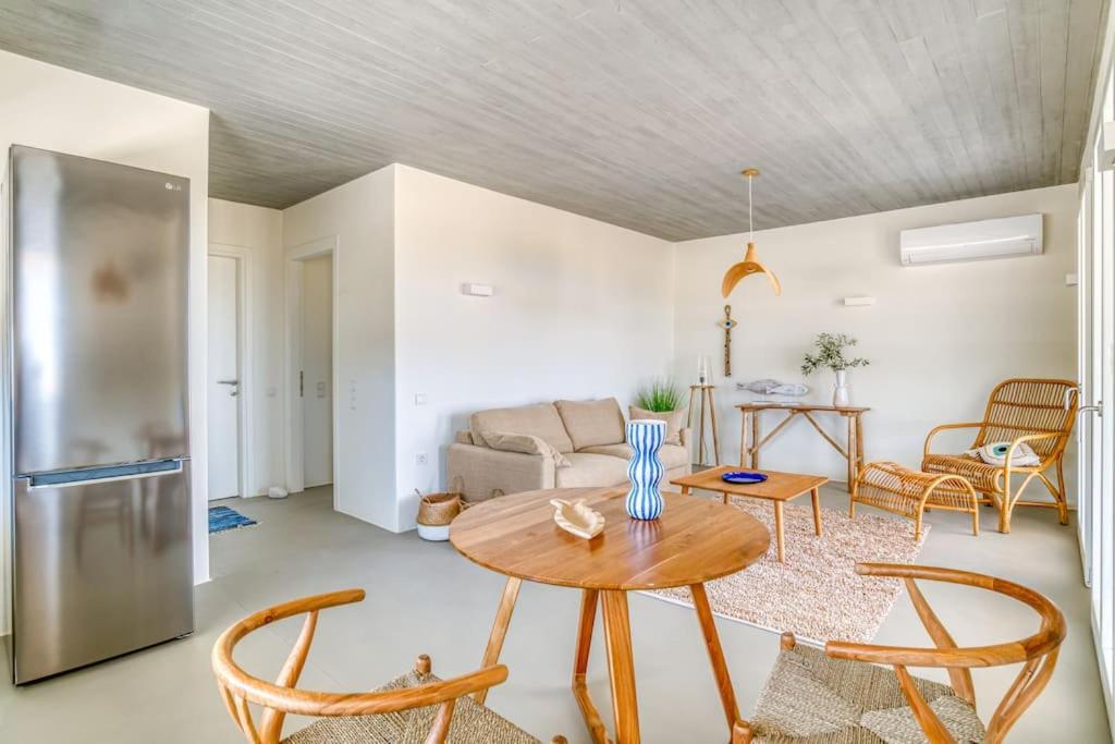 Villa Lampsi - Spacious & Modern Isterni  외부 사진