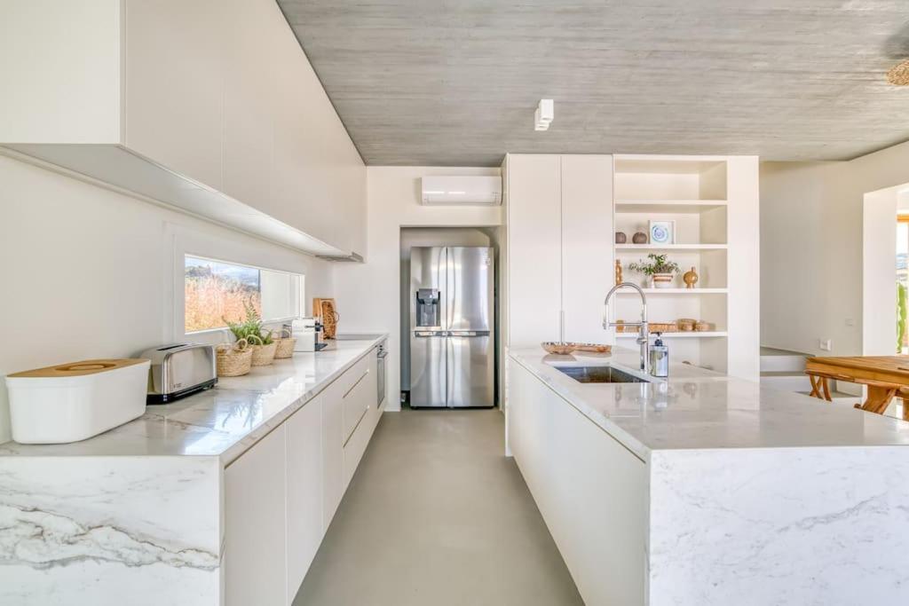 Villa Lampsi - Spacious & Modern Isterni  외부 사진