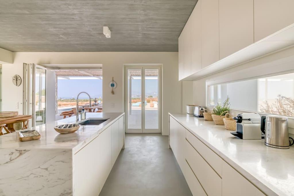 Villa Lampsi - Spacious & Modern Isterni  외부 사진